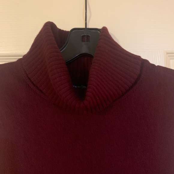 White House Black Market Burgundy Sleeveless Turtleneck Sweater sz S - Picture 2 of 8